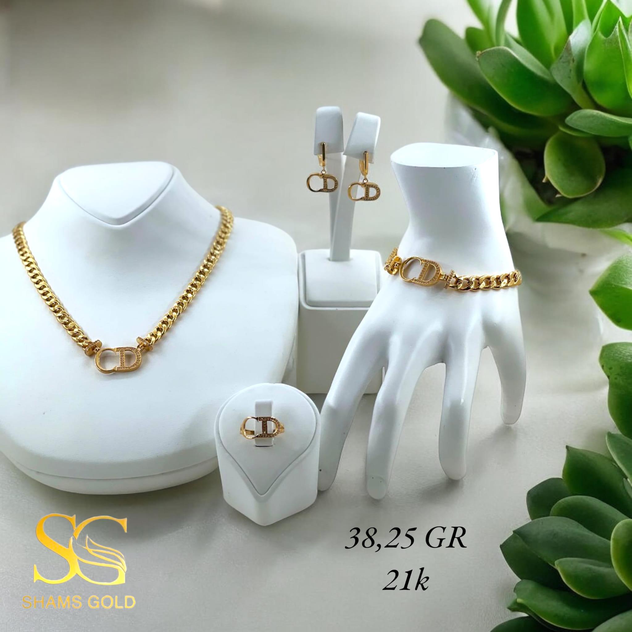 Elegant Gold Ring